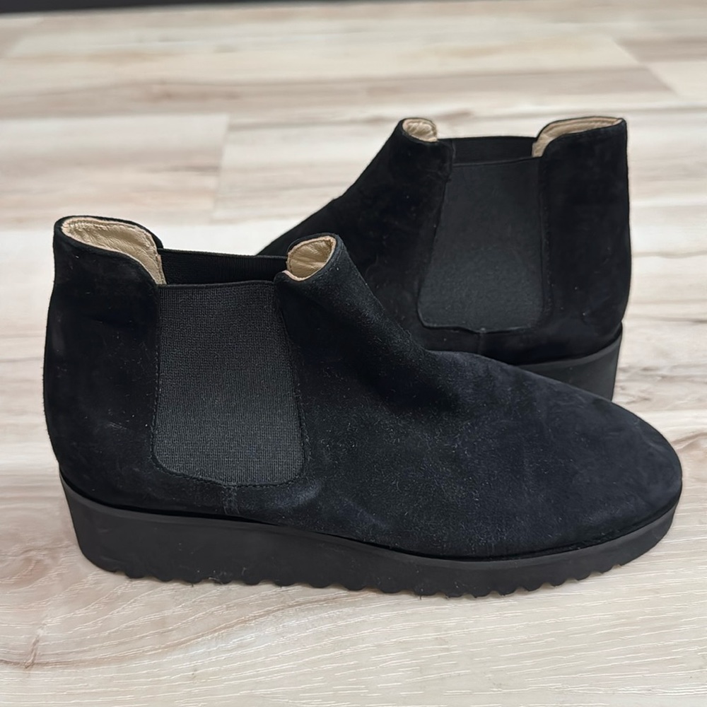 Amalfi by Rangoni Enrico Black Suede Chelsea Ankle Boots Women's 4.5 Italy